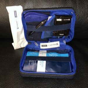 Away UA Business Class Away Amenity Kit Blue Zipper hard shell